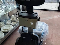 Zwembadrobot maytronics dolphin zenit op bijbehorende transportcaddy met transformator (nieuw) - afbeelding 3 van  6