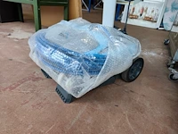 Zwembadrobot maytronics dolphin zenit op bijbehorende transportcaddy met transformator (nieuw) - afbeelding 5 van  6